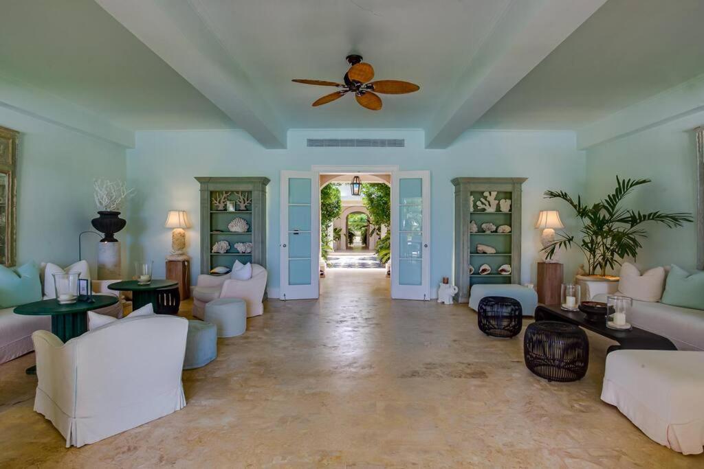 Pousada Colonial Flair In Punta Cana- Pablo *