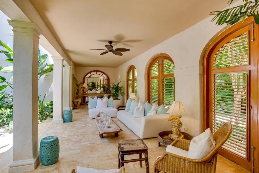 Pousada Colonial Flair In Punta Cana- Pablo *