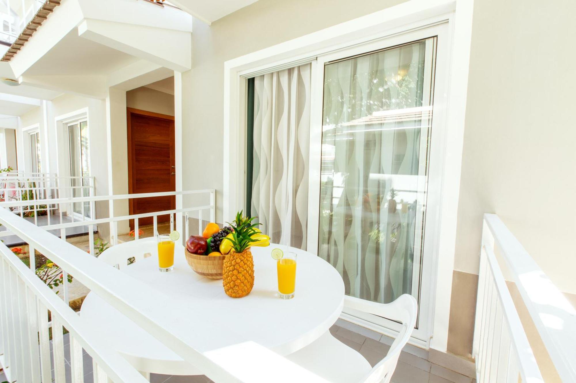 Hotel Tropicana Deluxe Beach Club And Pool - Playa Los Corales Punta Cana