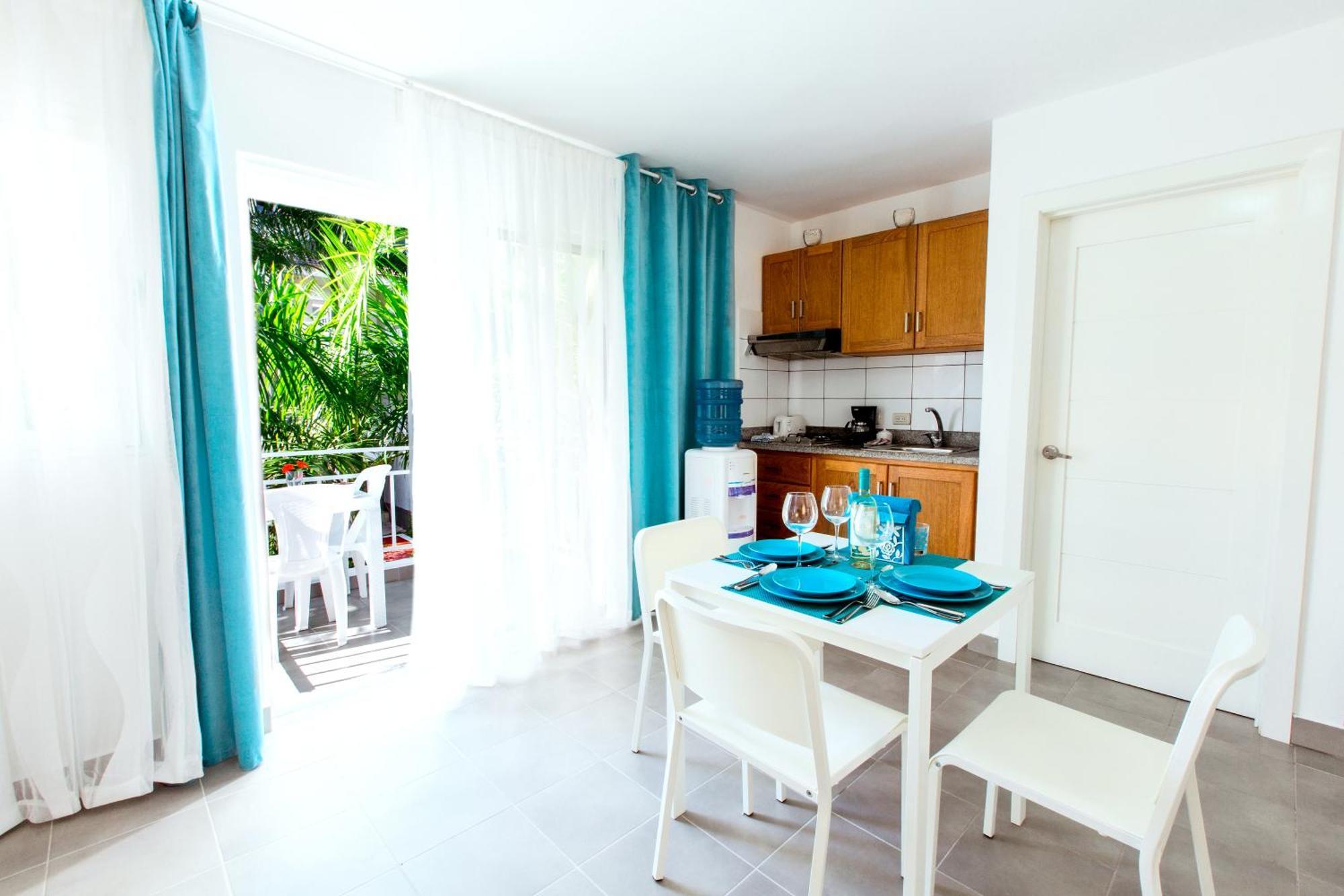 Hotel Tropicana Deluxe Beach Club And Pool - Playa Los Corales