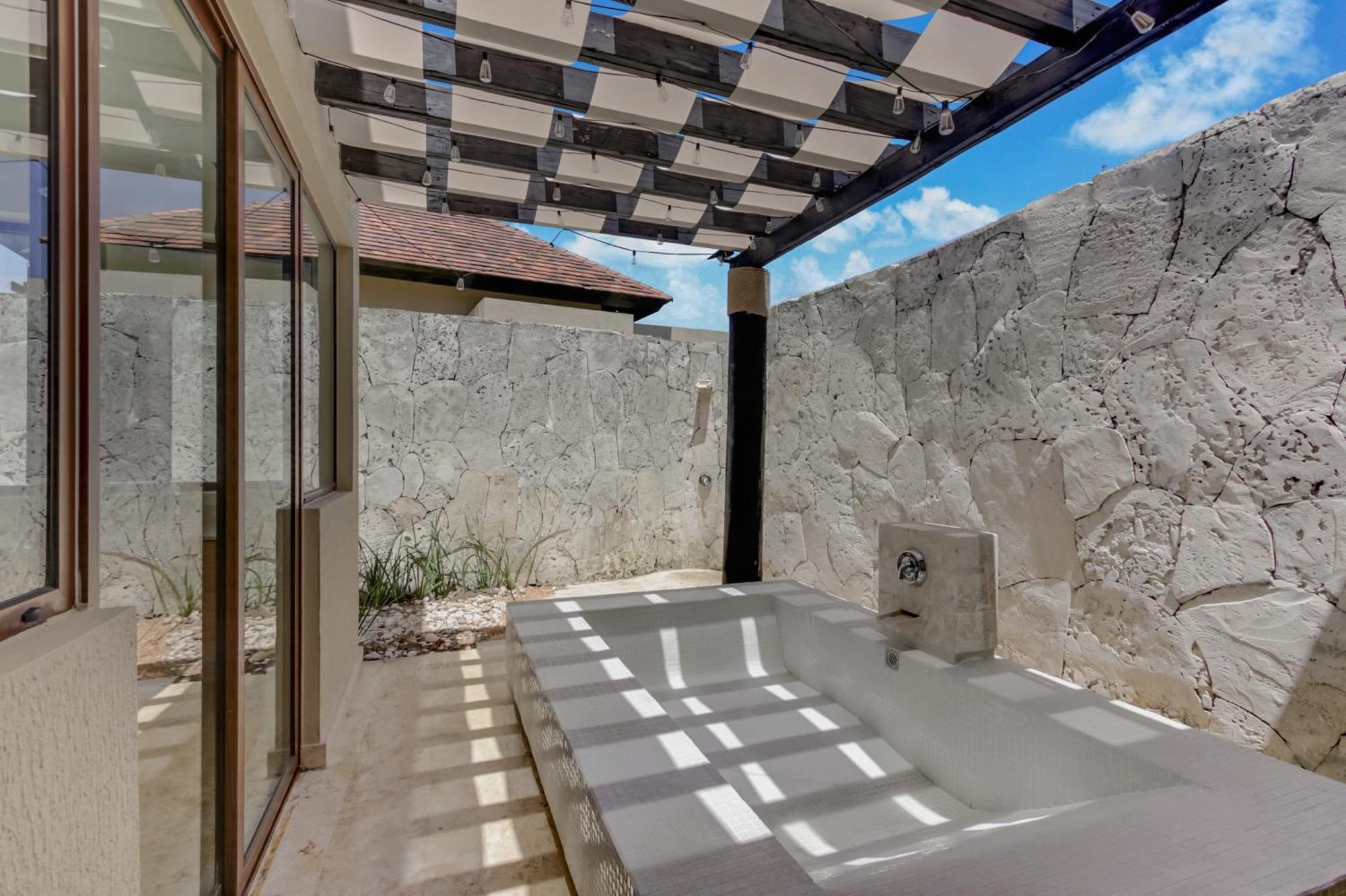 Pousada Luxury Cap Cana With 3 Bedrooms, Plunge Pool, Maid, And Golf Course Access *