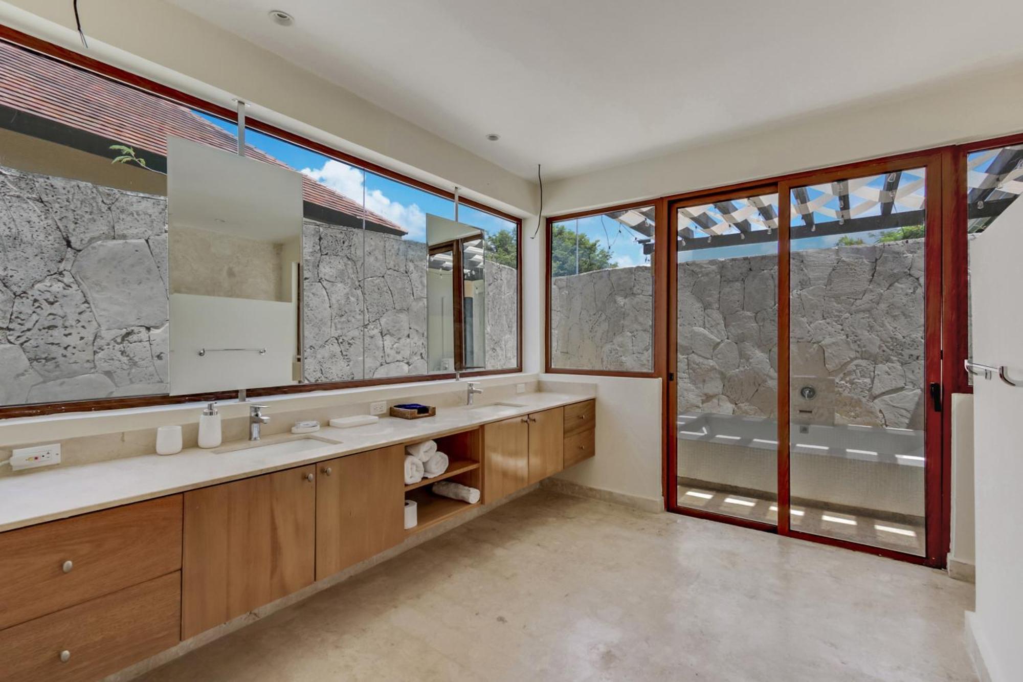 Pousada Luxury Cap Cana With 3 Bedrooms, Plunge Pool, Maid, And Golf Course Access