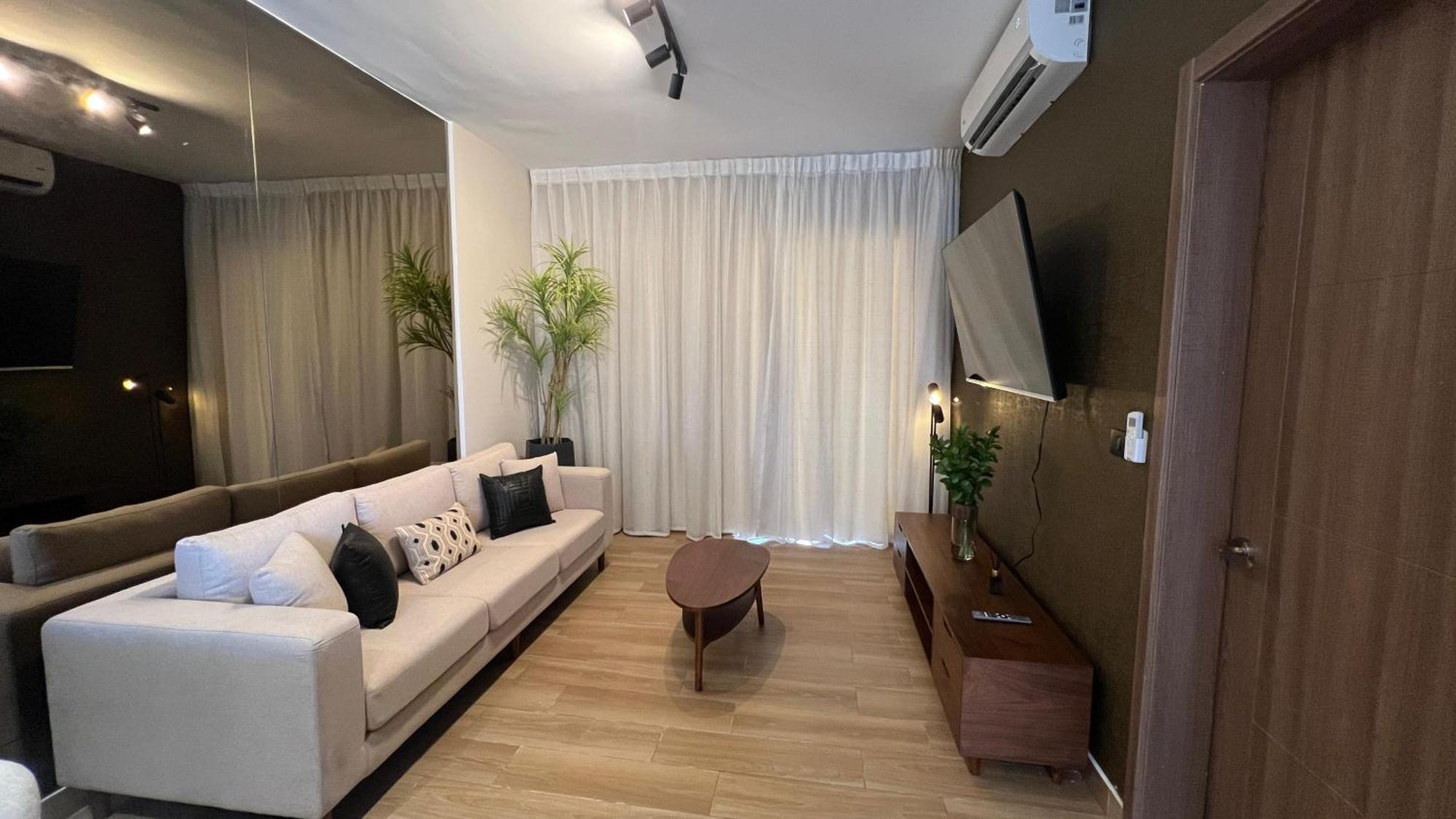 Downtown Park 1 Bedroom & Sofa Bed B-302-2 *