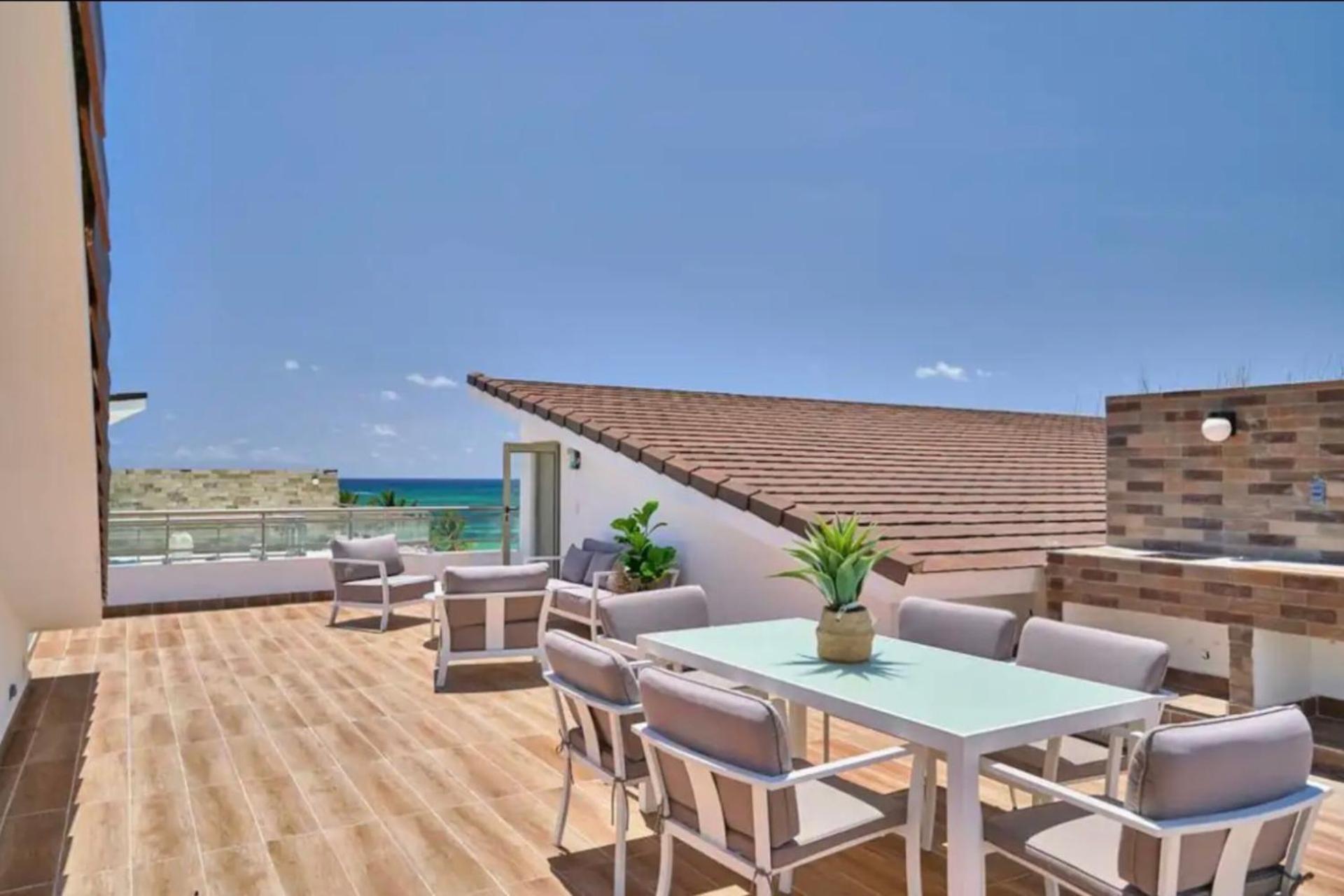 With Sea Views Aparthotel