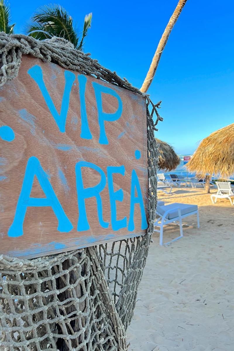 Neon * Punta Cana
