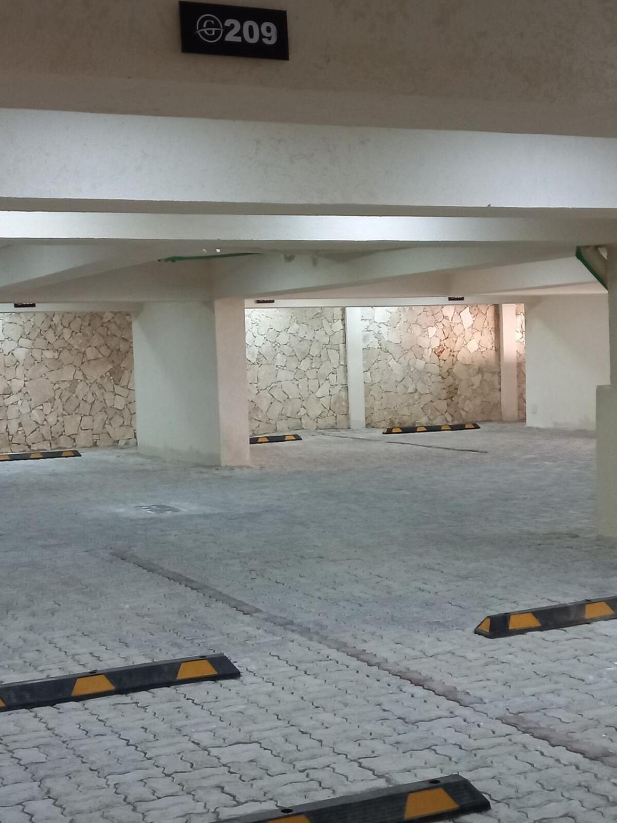 New Spacious & Bright 2br & 2ba, Pool & Shuttle, Wifi & Ac Gold Reef 209 Apartamento *