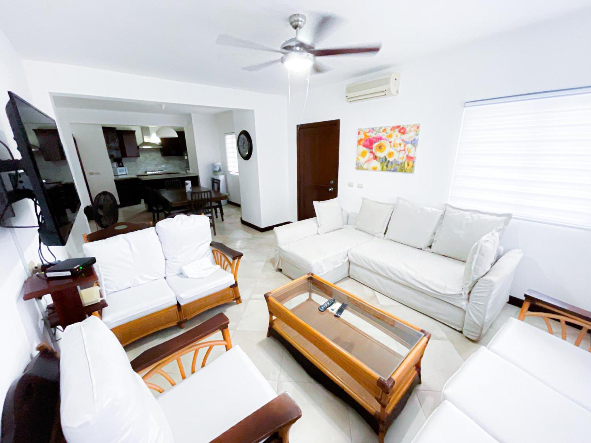 Caribbean Paradise Ocean Breeze With View Los Corales Bbq Wifi Beach Club & Spa