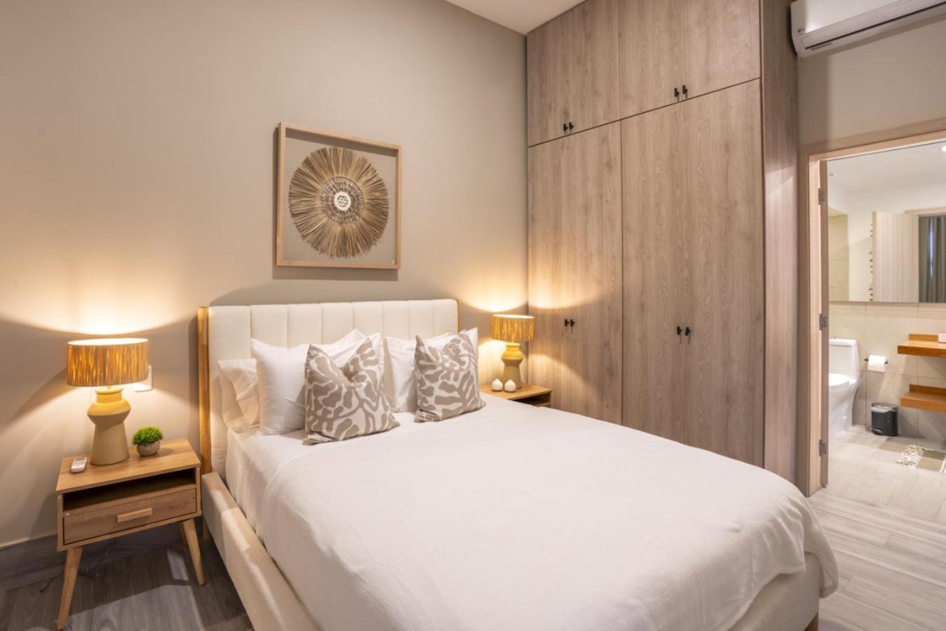 One Bedroom With Direct Access To The Pool Apartment