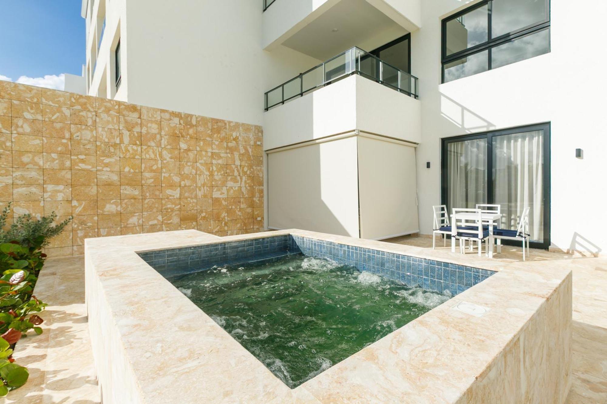 Apartment Luxury Oasis In *