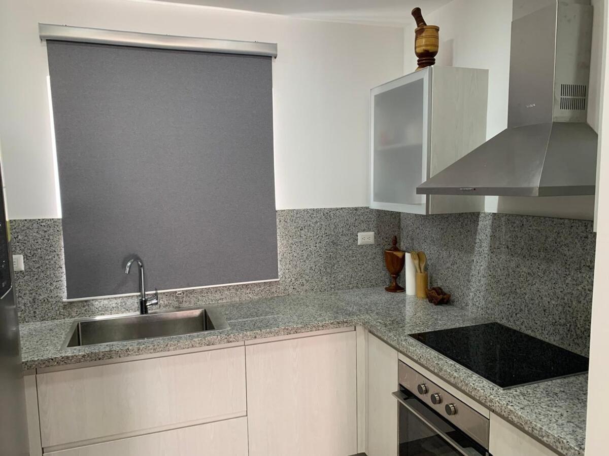 Luxurious Spacious 2-bedroom Apartment, Steps From Apartment *