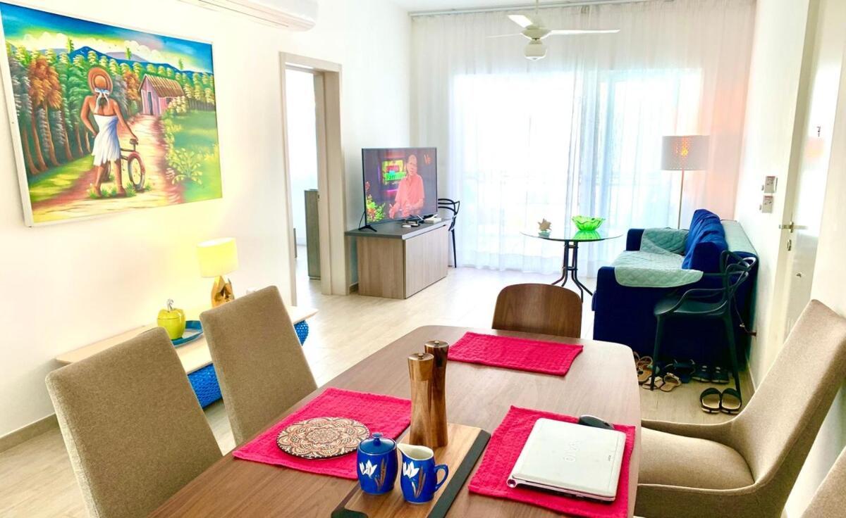 Luxurious Spacious 2-bedroom Apartment, Steps From Apartment *