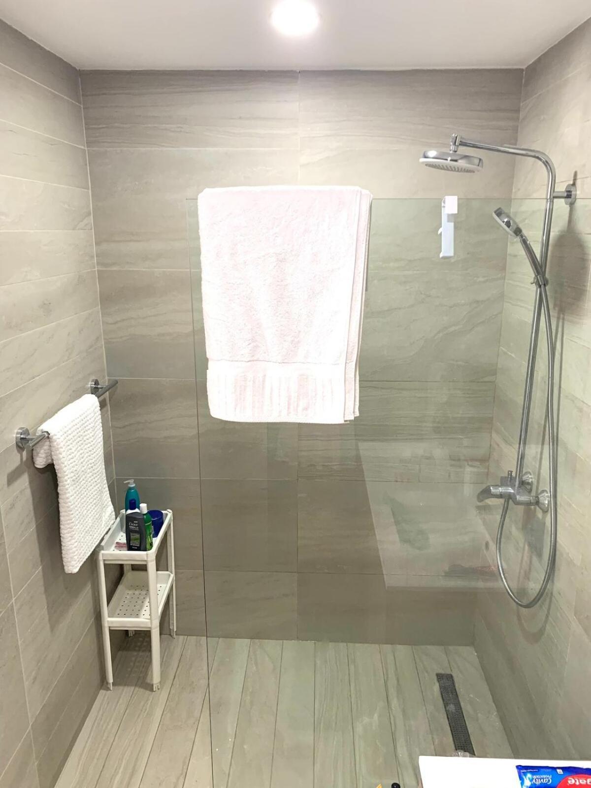 Luxurious Spacious 2-bedroom Apartment, Steps From Apartment *