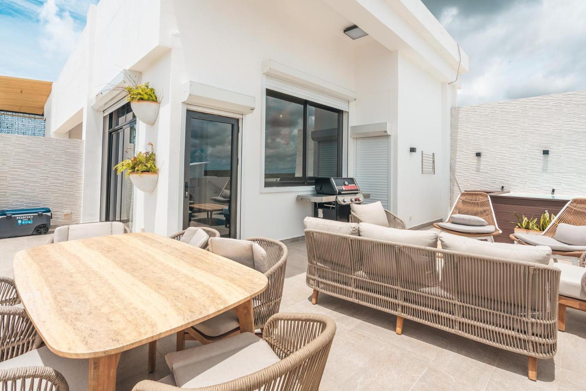 With 3 Bedrooms In Canas *