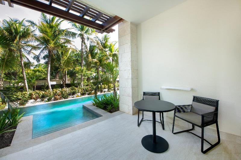 Unique Club At Lopesan Costa Bavaro 5*