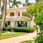 Tropical Villas Deluxe Beach & Spa