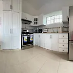 Beautiful Condo , 2Bdr, 10 Min Driving From The Airport And Beach By Car