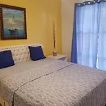 Brandon\'S Hostel And Apartment