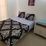 Brandon\'S Hostel And Apartment