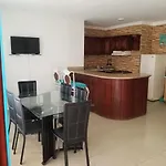 Brandon\'S Hostel And Apartment