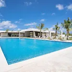 Costal Condo With Gym And Olympic Pool