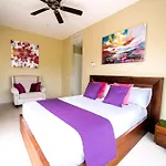 Modern Private Villa with Pool Beach BBQ WiFi Guard