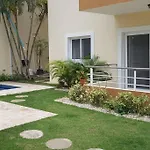 Apartment Close To The Beach With Pool