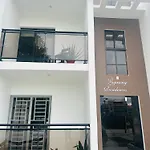 Yojanny Residences