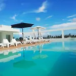 Coral Suites Rooftop Pool Beach&Spa