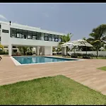 Luxury Apartment, Pool, Close To The Beach