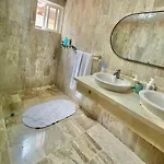 New! Relaxing Beach Apartment With Pool