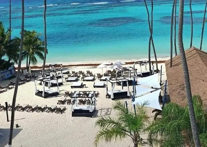 Chic Beachfront Apartment - Private Beach Access