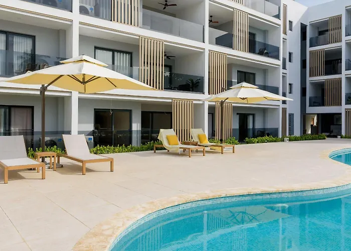 Apartamento 2º Piso Con Vista A Piscina