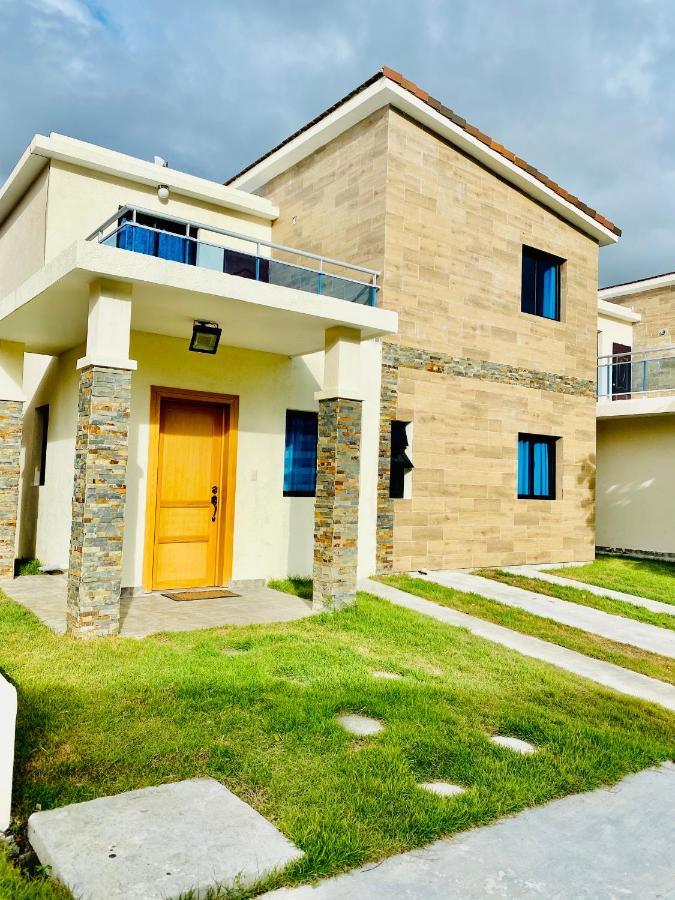 Brand New Vacation In Embassy Village Villa *