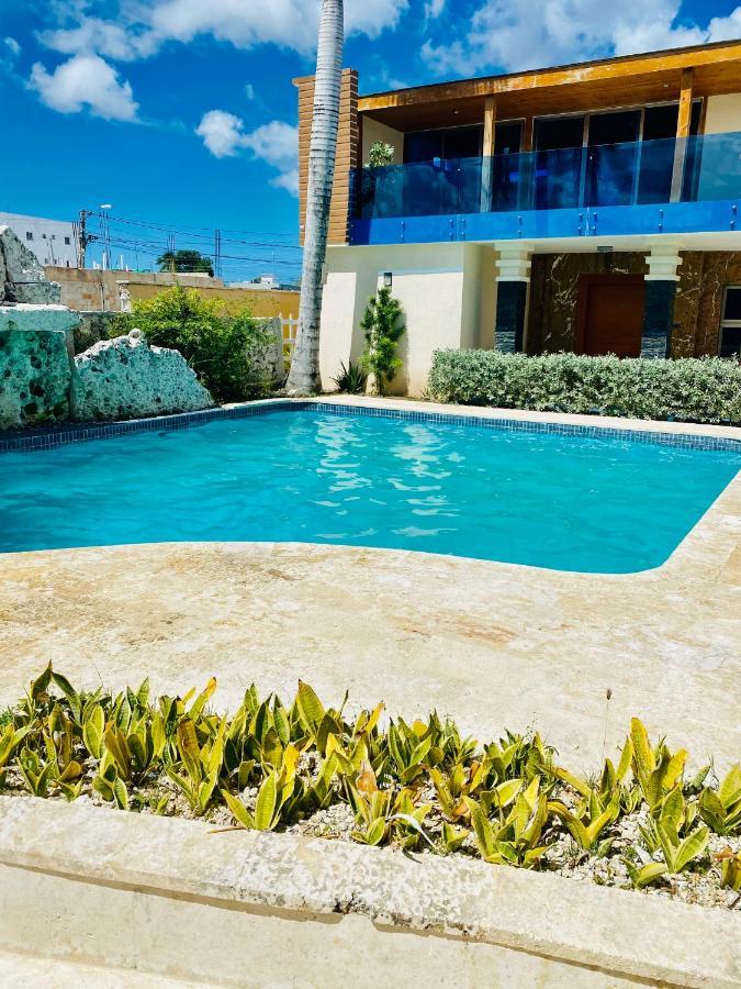 Villa Brand New Vacation In Embassy Village