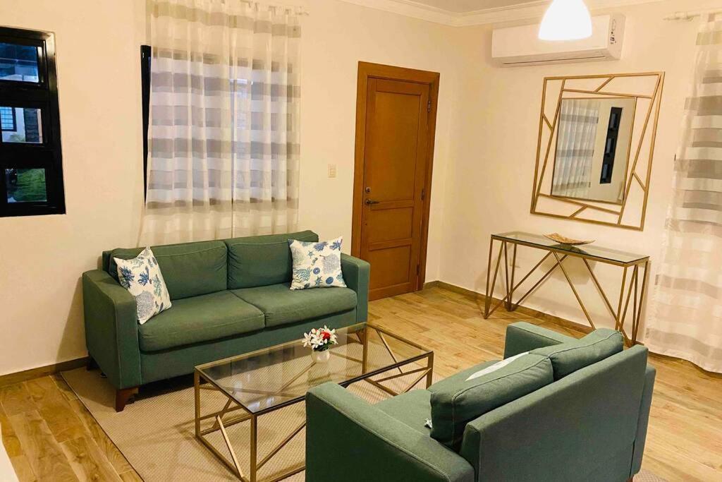 Brand New Vacation In Embassy Village Villa *