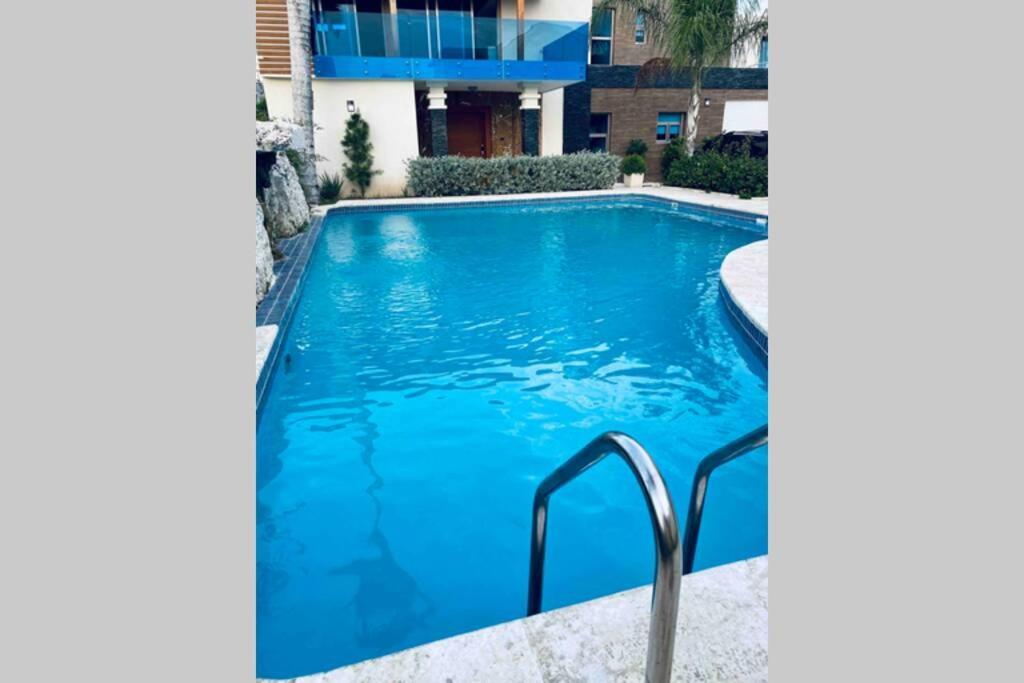 Brand New Vacation In Embassy Village Villa