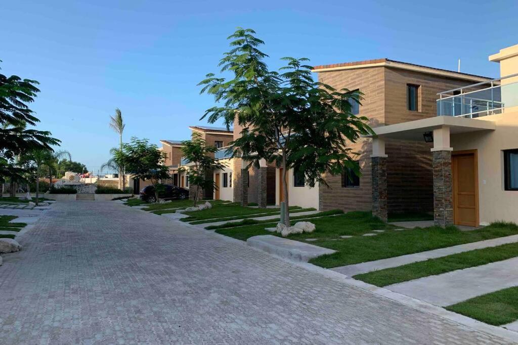 Brand New Vacation In Embassy Village *