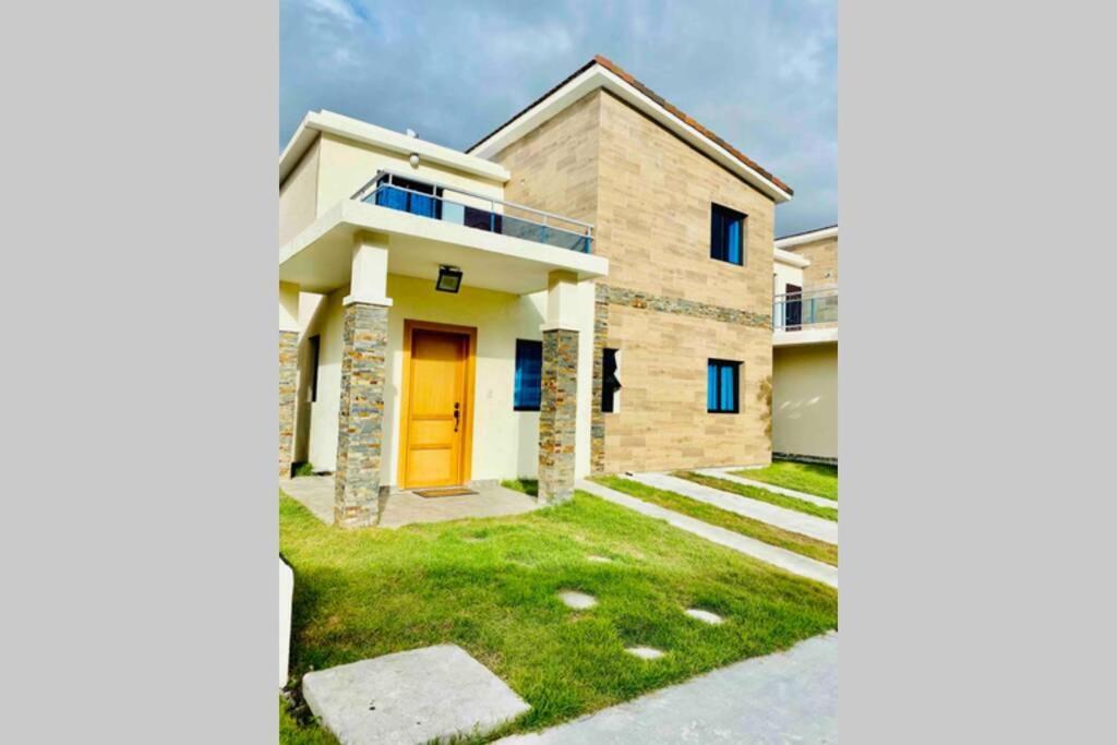 Brand New Vacation In Embassy Village Villa *