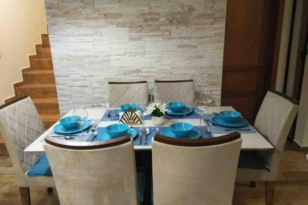 Brand New Vacation In Embassy Village Villa