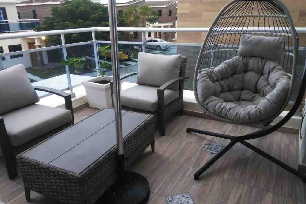 Brand New Vacation In Embassy Village Villa *