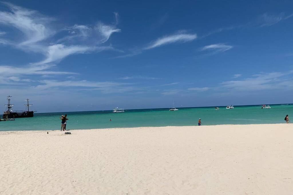 Brand New Vacation In Embassy Village *