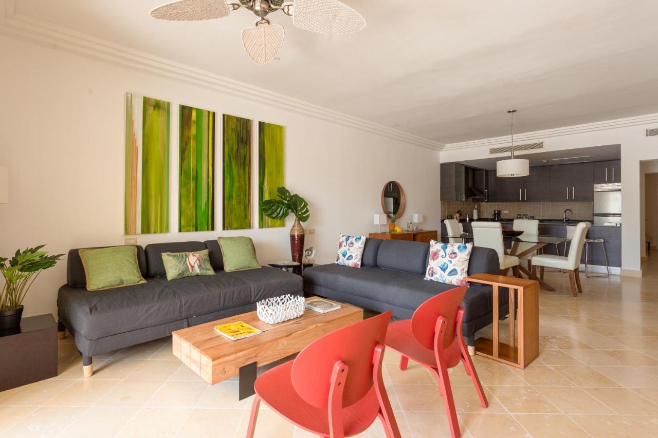 Luxe 1 Bedroom Cap Cana, Dr - Steps Away From Pool, King Bed, Caribbean Paradise! Punta Cana