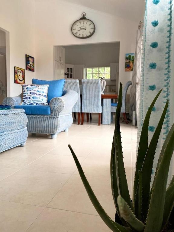 Beautiful , 2bdr, 10 Min Driving From The Airport And By Car *