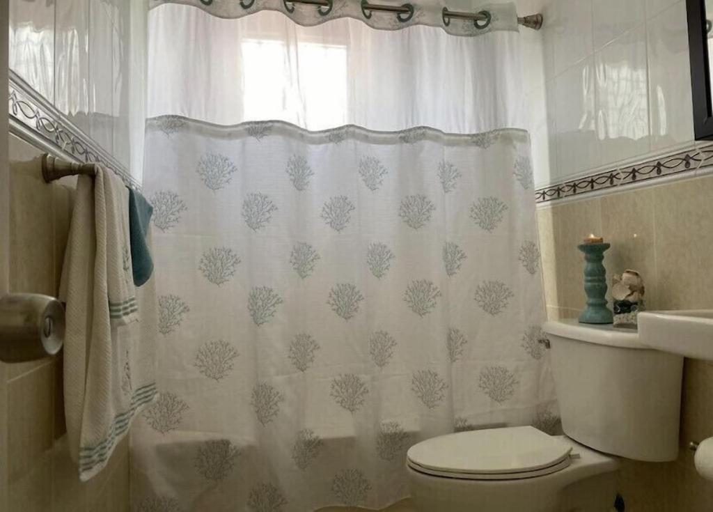 Apartment Beautiful , 2bdr, 10 Min Driving From The Airport And By Car *