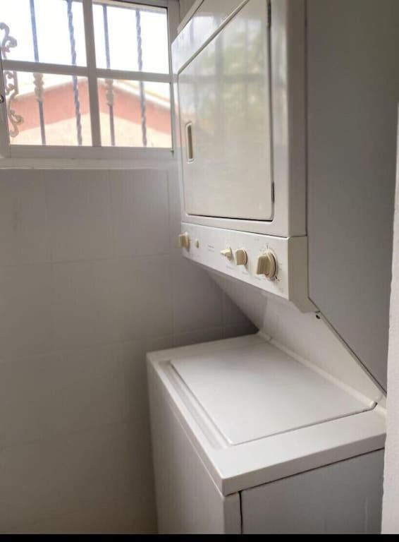 Apartment Beautiful , 2bdr, 10 Min Driving From The Airport And By Car *