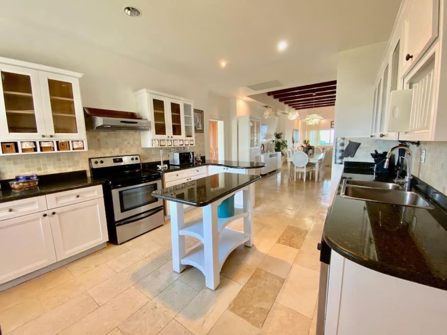 Beachfront Luxury Pent-house At Aquamarina Capcana Punta Cana