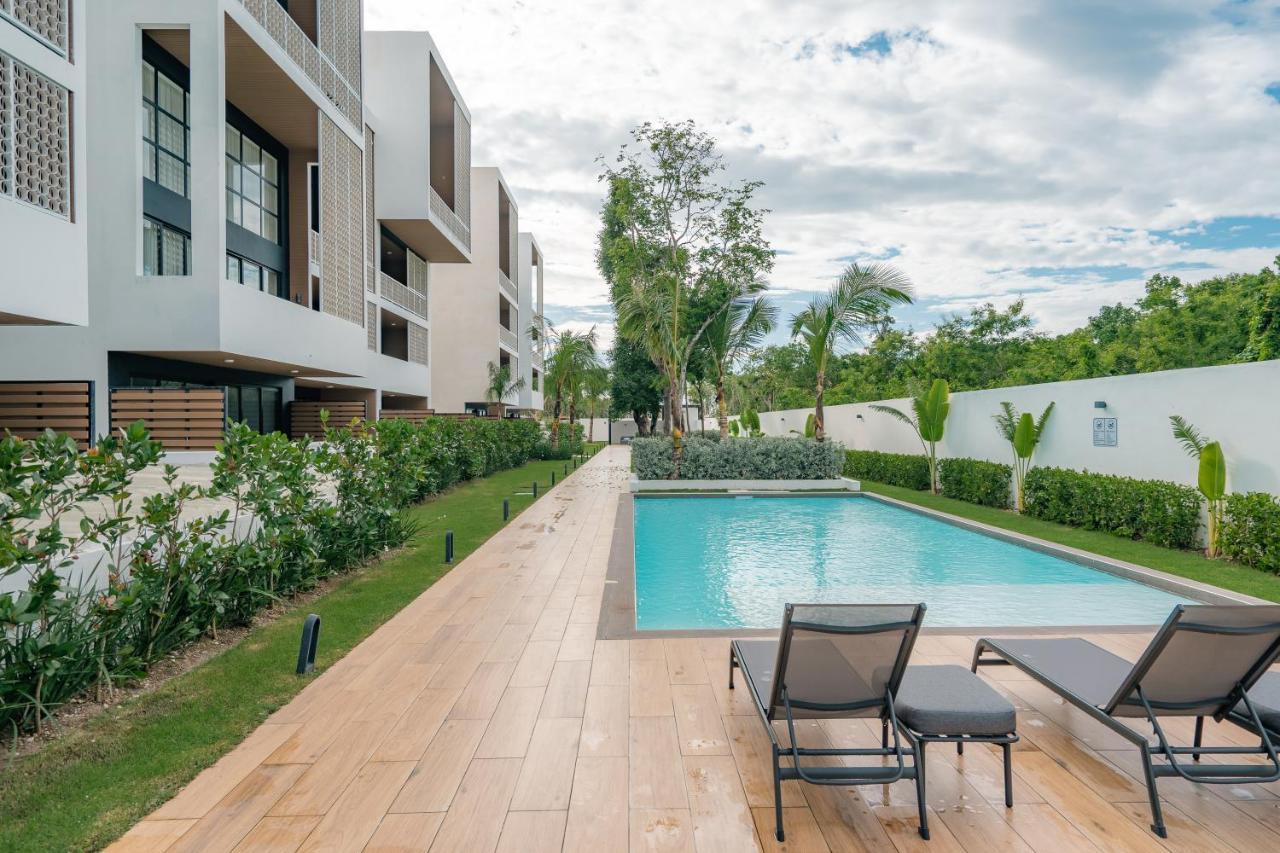Lumina At Flats Village Apartment *