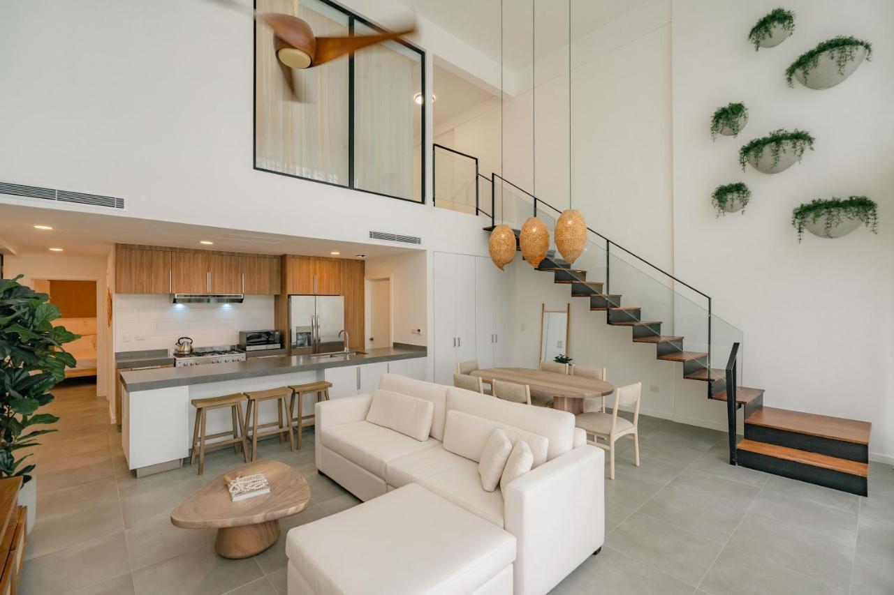 Lumina At Flats Village Apartment *