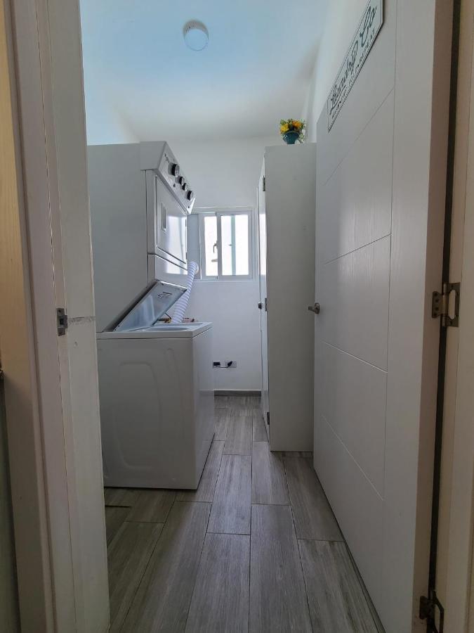 Cozy 2 Bedroom 7 Minutes Walk To Beach. Apartment