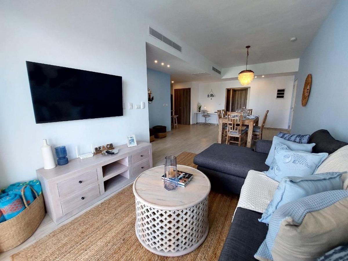 Beach-style 2br Across From Hard Rock Apartment